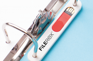 Elf USB Stick statt Hülle zum abheften im Ordner von Filerex statt USBfix von Trivtec
